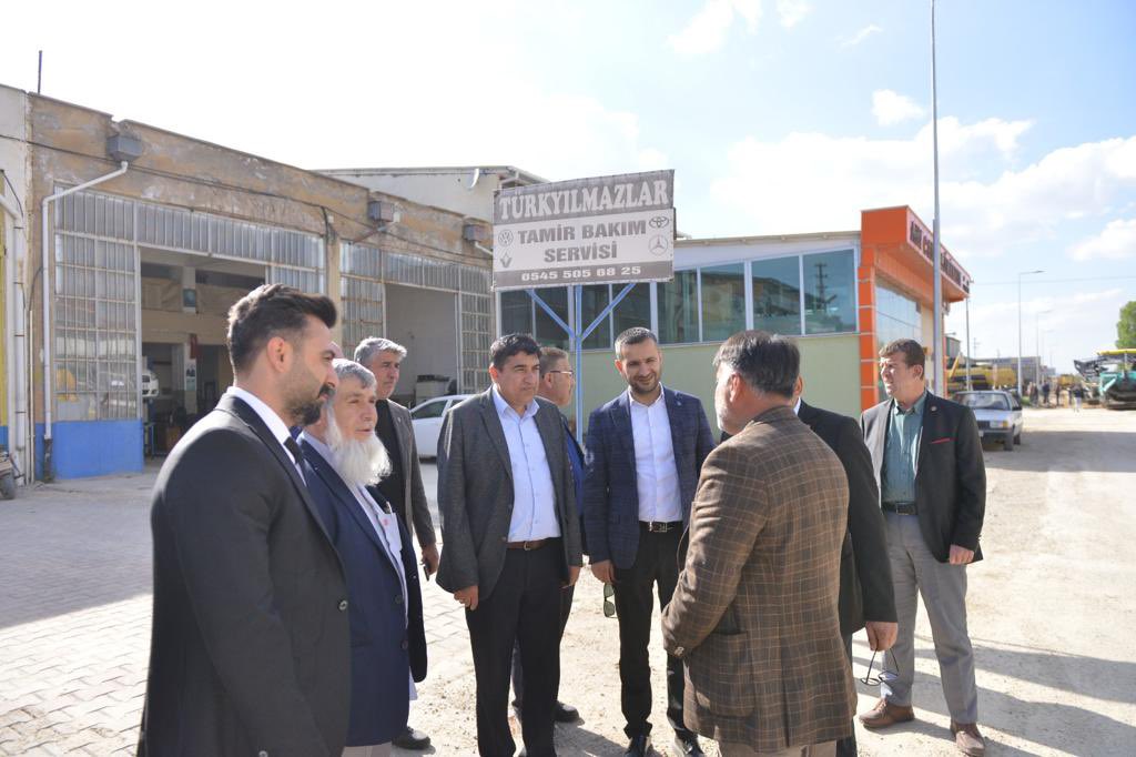 Devakirsehir's tweet photo. Millet ittifakı olarak Kırşehir Sanayi esnaflarımızı ziyaret ettik ve dertlerini sorunlarını dinledik. #sanasözyinebaharlargelecek  @devapartisi @alibabacan @MetinATABEY4 https://t.co/pJm9F4kkej