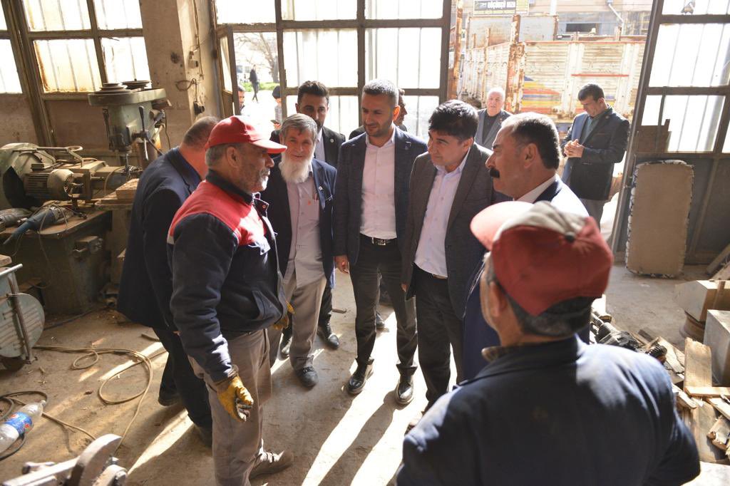 Devakirsehir's tweet photo. Millet ittifakı olarak Kırşehir Sanayi esnaflarımızı ziyaret ettik ve dertlerini sorunlarını dinledik. #sanasözyinebaharlargelecek  @devapartisi @alibabacan @MetinATABEY4 https://t.co/pJm9F4kkej