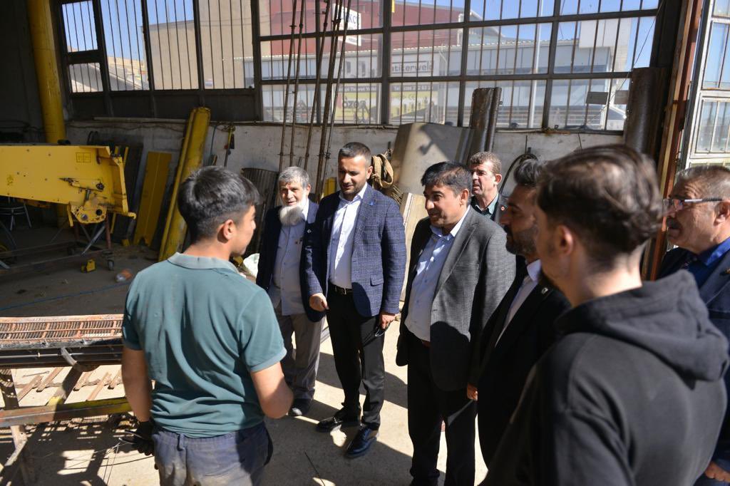 Millet ittifakı olarak Kırşehir Sanayi esnaflarımızı ziyaret ettik ve dertlerini sorunlarını dinledik. #sanasözyinebaharlargelecek  <a href="/devapartisi/">DEVA Partisi</a> <a href="/alibabacan/">Ali Babacan</a> <a href="/MetinATABEY4/">Metin ATABEY</a>