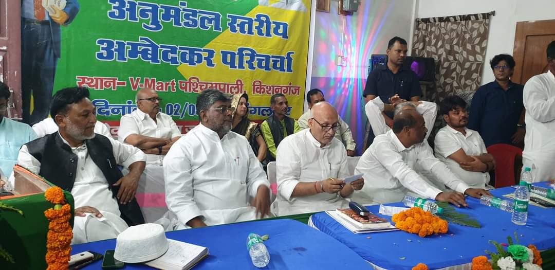 Anilyd777's tweet photo. किशनगंज राष्ट्रीय जनता दल के मनोनीत अध्यक्ष मोo कमरुल हौदा,की अध्यक्षता में किशनगंज में अम्बेदकर परिचर्चा के तहत् संबोधन का मौका मिला।मुख्य वक्ता के तौर पर,माननीय शिक्षा मंत्री श्री चन्द्रशेखर जी,एवं पूर्व सांसद सरफराज भी थे।@yadavtejashwi @sanjuydv @TejashwiOffice @RJDforIndia https://t.co/3QYEFHFEcl