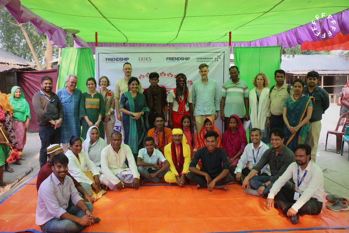 The beaming smiles of Char Theatre actors to have HE Mr. @FranzFayot amidst them. 

@cooperation_lu 

@CSchiltz @LuxembourgLU @LUinNewDelhi @LUinBangladesh #LUinBD  #LuxembourgInBangladesh #Luxembourg  #Innovatioun #SustainableDevelopment #LuxAid