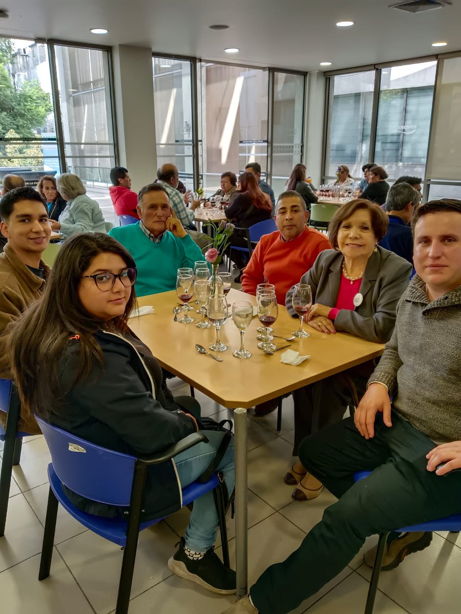 Central_UNT's tweet photo. Y tras las reflexiones de la jornada, un almuerzo conversado. Encuentro Sindical Central UNT Chile.
Revisa las imágenes (I parte)
#UNT #UNTChile #untchile #centralsindical #sindicatos #trabajadoras #trabajadores #encuentrosindical #DiaDelTrabajo https://t.co/NFfKRPGRBJ