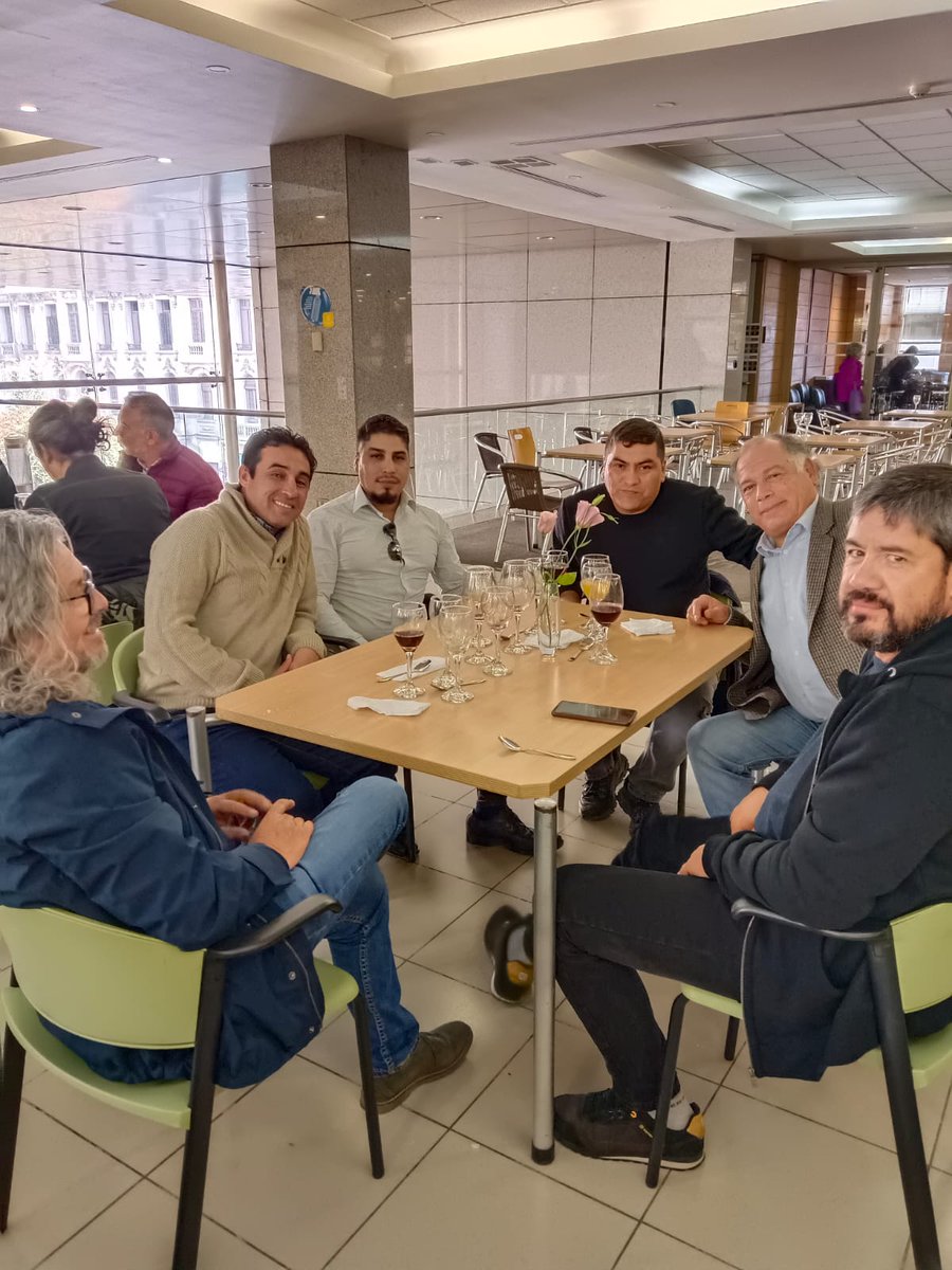 Central_UNT's tweet photo. Y tras las reflexiones de la jornada, un almuerzo conversado. Encuentro Sindical Central UNT Chile.
Revisa las imágenes (I parte)
#UNT #UNTChile #untchile #centralsindical #sindicatos #trabajadoras #trabajadores #encuentrosindical #DiaDelTrabajo https://t.co/NFfKRPGRBJ