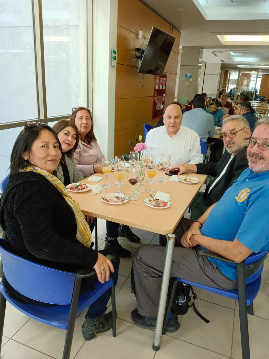 Central_UNT's tweet photo. Y tras las reflexiones de la jornada, un almuerzo conversado. Encuentro Sindical Central UNT Chile.
Revisa las imágenes (I parte)
#UNT #UNTChile #untchile #centralsindical #sindicatos #trabajadoras #trabajadores #encuentrosindical #DiaDelTrabajo https://t.co/NFfKRPGRBJ