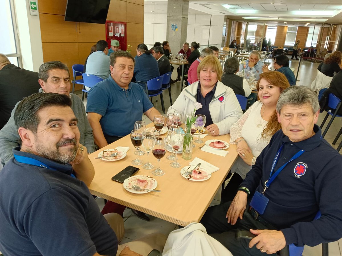 Central_UNT's tweet photo. Y tras las reflexiones de la jornada, un almuerzo conversado. Encuentro Sindical Central UNT Chile.
Revisa las imágenes (I parte)
#UNT #UNTChile #untchile #centralsindical #sindicatos #trabajadoras #trabajadores #encuentrosindical #DiaDelTrabajo https://t.co/NFfKRPGRBJ