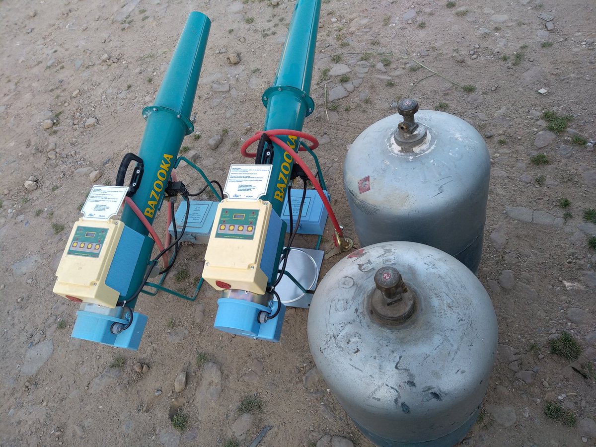 CDavenet's tweet photo. Désolé pour mes voisins, mais a Partir de demain matin, ça va péter, mais on a plus que ça a disposition pour les pigeons.
@AxeEnv
Achat avec #CarteMoisson @fdsea49 https://t.co/US4Viffhma