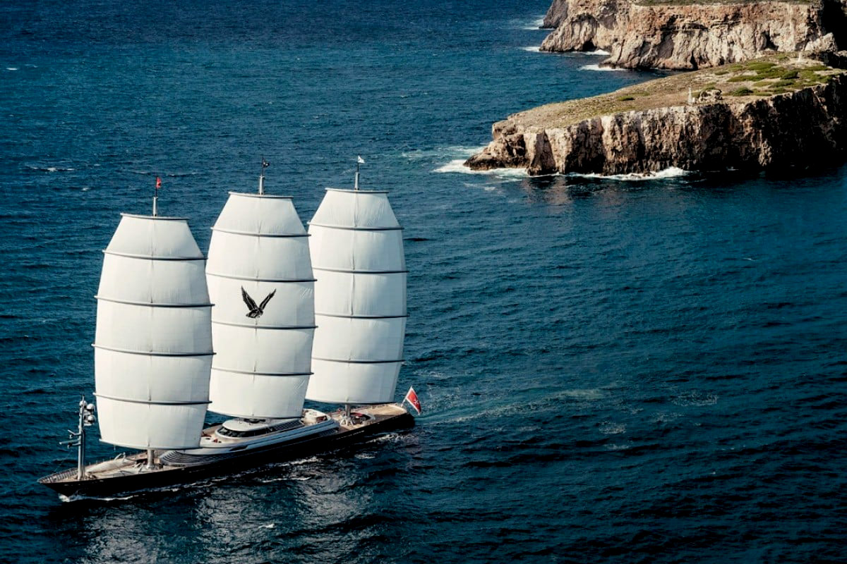 Maltese Falcon - 88 meters
One of the largest and most luxurious sailboats in the world!
This beautiful sailboat is one of the most iconic yachts of all time and certainly one of the most photographed!
choosethemoon.com/en/blog/10-lar…