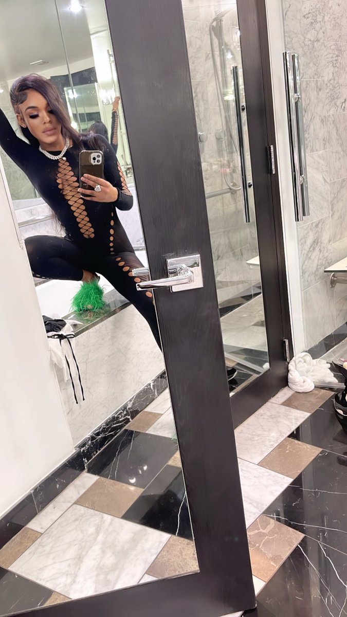Theyallonteezy1's tweet photo. I told them bitches meet me at the top think they got lost 🥱 .. https://t.co/PicFMn4u3h