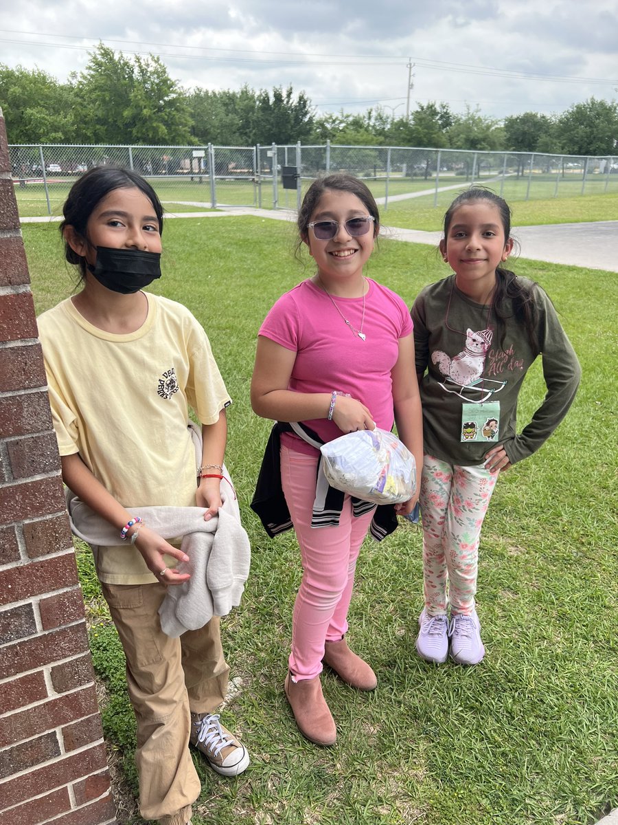 M. Puac (@puac_uhd) on Twitter photo On Friday I explained to my students why is important to keep our planet clean. During the past two days during recess, I see them picking up trash from our playground voluntarily!💚🌎💚 <a href="/BusseyES_AISD/">Bussey Elementary</a> On Friday I explained to my students why is important to keep our planet clean. During the past two days during recess, I see them picking up trash from our playground voluntarily!💚🌎💚 <a href="/BusseyES_AISD/">Bussey Elementary</a>