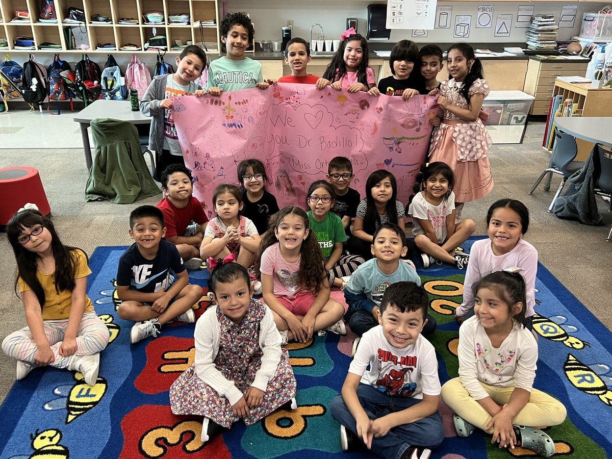 missortizsclass's tweet photo. Happy #NationalPrincipalsDay to our favorite principal at the BEST school in Texas💙🐾 @BlantonBulldogs https://t.co/DgyIboEVqN