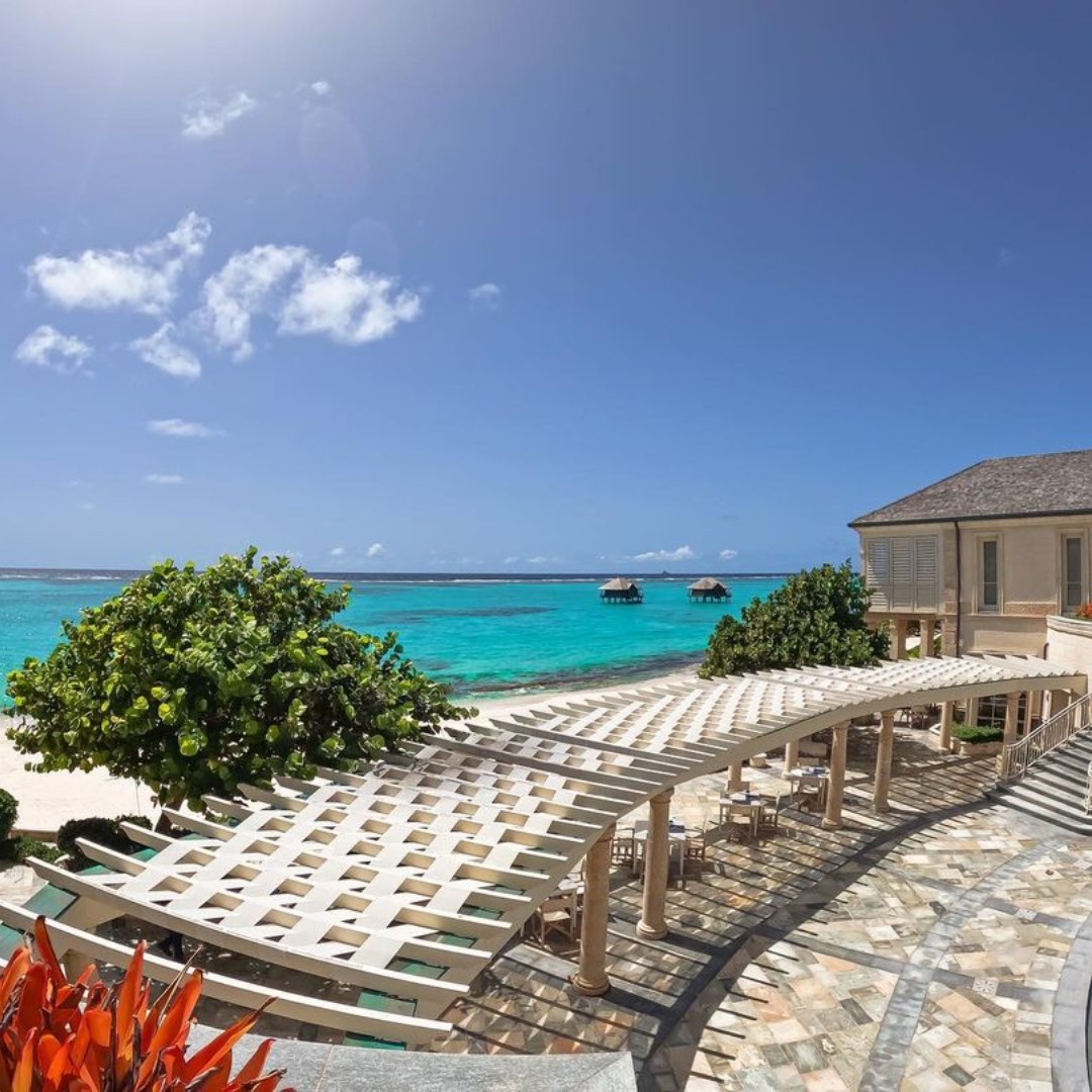 mo_canouan's tweet photo. Treat yourself and your family to an unforgettable summer vacation. Tap for fantastic offers: https://t.co/hWTKzJipq2 https://t.co/tgbsFLEfmc