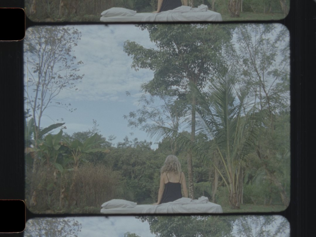 FrameDiscreet's tweet image. Recent work by Bridget Farr Redmond
Timed &amp;amp; Flat versions
16mm Colour Film OverScan