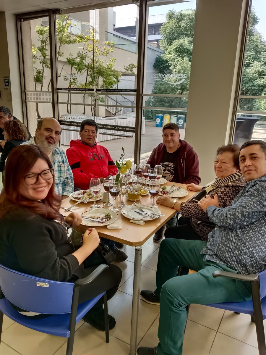 Central_UNT's tweet photo. Y tras las reflexiones de la jornada, un almuerzo conversado. Encuentro Sindical Central UNT Chile. Revisa las imágenes (IV parte) #UNT #UNTChile #untchile #centralsindical #sindicatos #trabajadoras #trabajadores #encuentrosindical #DiaDelTrabajo https://t.co/glD0OtwqRP