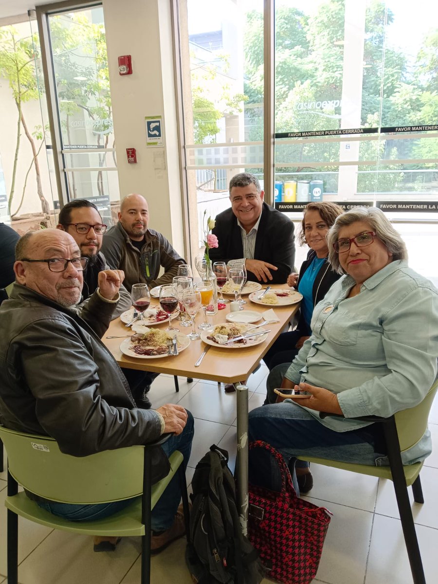Central_UNT's tweet photo. Y tras las reflexiones de la jornada, un almuerzo conversado. Encuentro Sindical Central UNT Chile. Revisa las imágenes (IV parte) #UNT #UNTChile #untchile #centralsindical #sindicatos #trabajadoras #trabajadores #encuentrosindical #DiaDelTrabajo https://t.co/glD0OtwqRP
