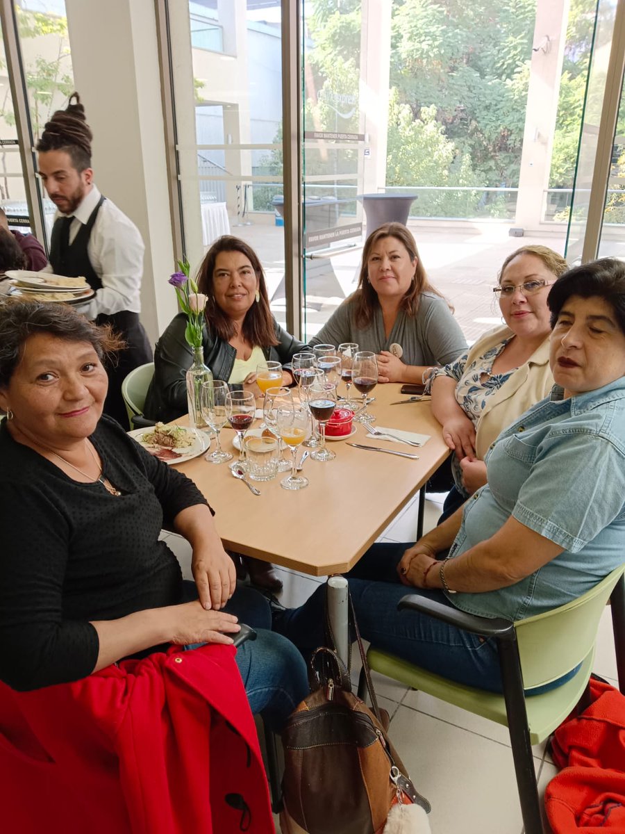 Central_UNT's tweet photo. Y tras las reflexiones de la jornada, un almuerzo conversado. Encuentro Sindical Central UNT Chile. Revisa las imágenes (IV parte) #UNT #UNTChile #untchile #centralsindical #sindicatos #trabajadoras #trabajadores #encuentrosindical #DiaDelTrabajo https://t.co/glD0OtwqRP