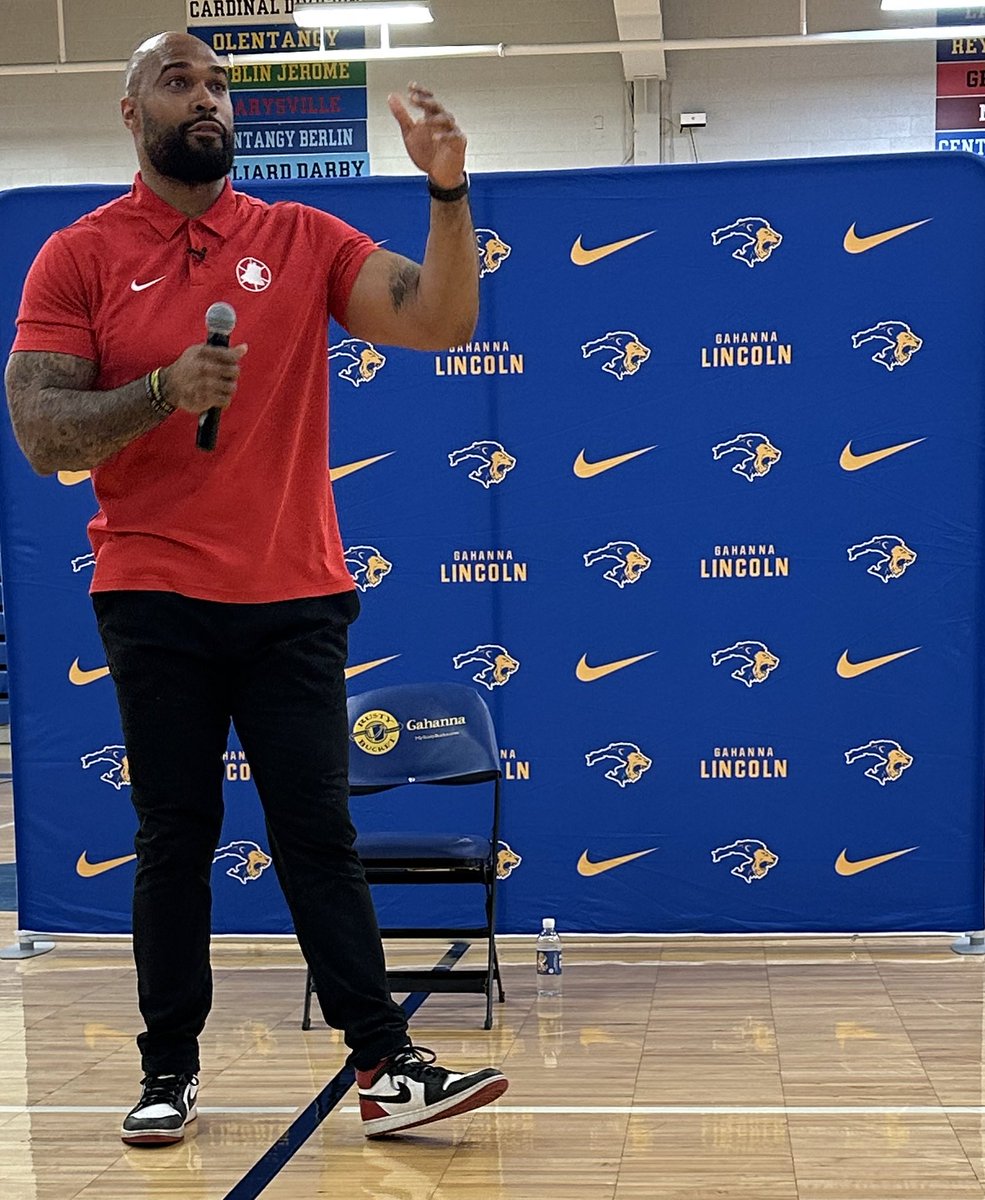 GLHS_Athletics's tweet photo. Huge thank you to former Buckeye and NFL player Doug Worthington for sharing with our spring student-athletes today! #Ican #Iwill #Imust #DIET #WeAreLions https://t.co/zhjyPPf5vw