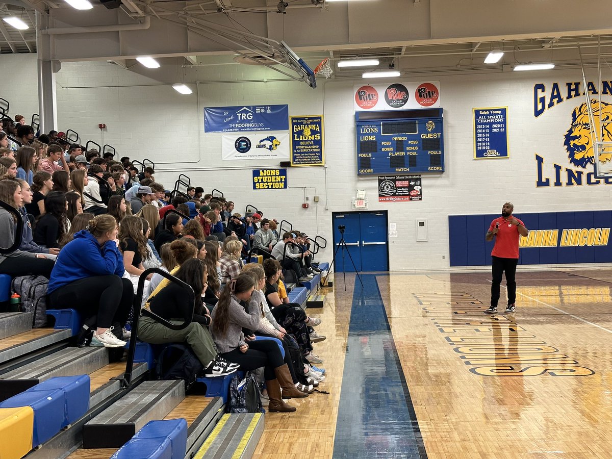 GLHS_Athletics's tweet photo. Huge thank you to former Buckeye and NFL player Doug Worthington for sharing with our spring student-athletes today! #Ican #Iwill #Imust #DIET #WeAreLions https://t.co/zhjyPPf5vw