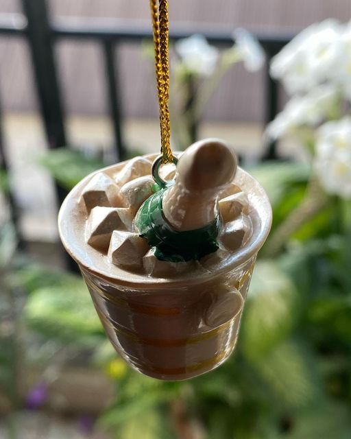 Today, let's take a moment to reflect on and celebrate the little things in life that often go unnoticed. What's something small that brought a smile to your face today? Share in the comments below and let's spread positivity and gratitude together 😻  #GiveGratitude