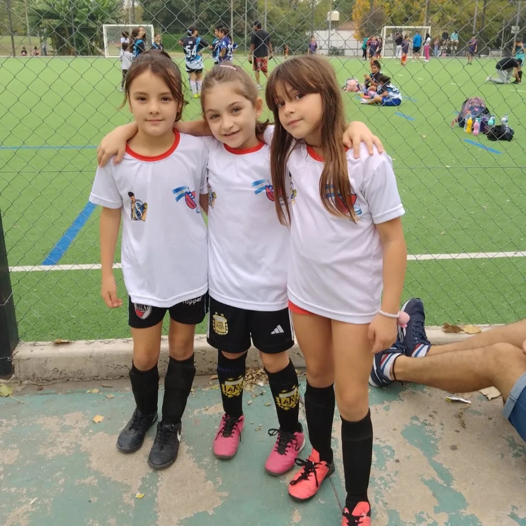 sfescalada's tweet photo. [FUTBOL FEMENINO]

Seguimos jugando. Seguimos aprendiendo.

💙🤍❤️ https://t.co/yuXQ6ukerc