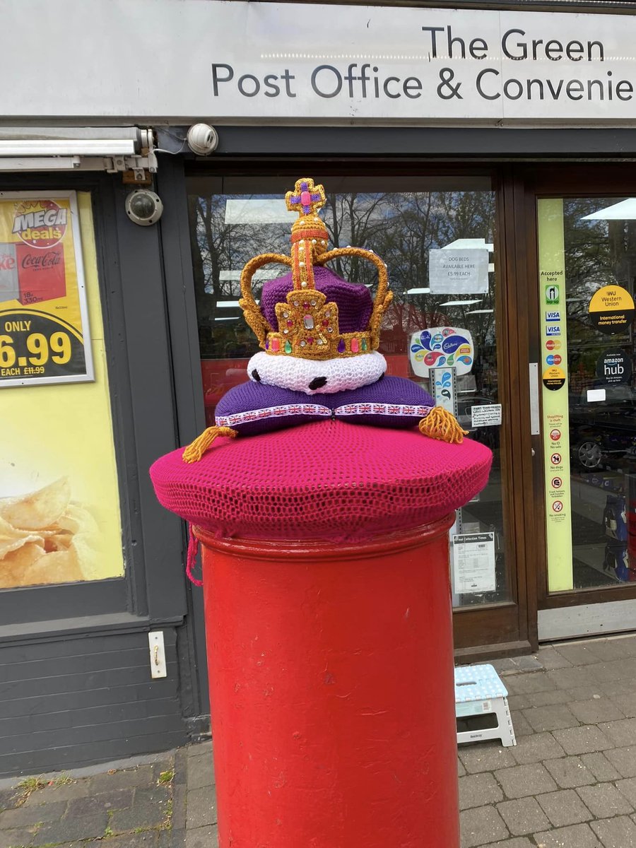 B31Voices's tweet photo. Fab crocheted post box toppers in Kings Norton by the lovely Hooks and Needles group 😊
#Crochet
#KingsCoronation
#StEdwardsCrown
#KingsNorton #Birmingham #Birminghamuk https://t.co/d952NnLJNV