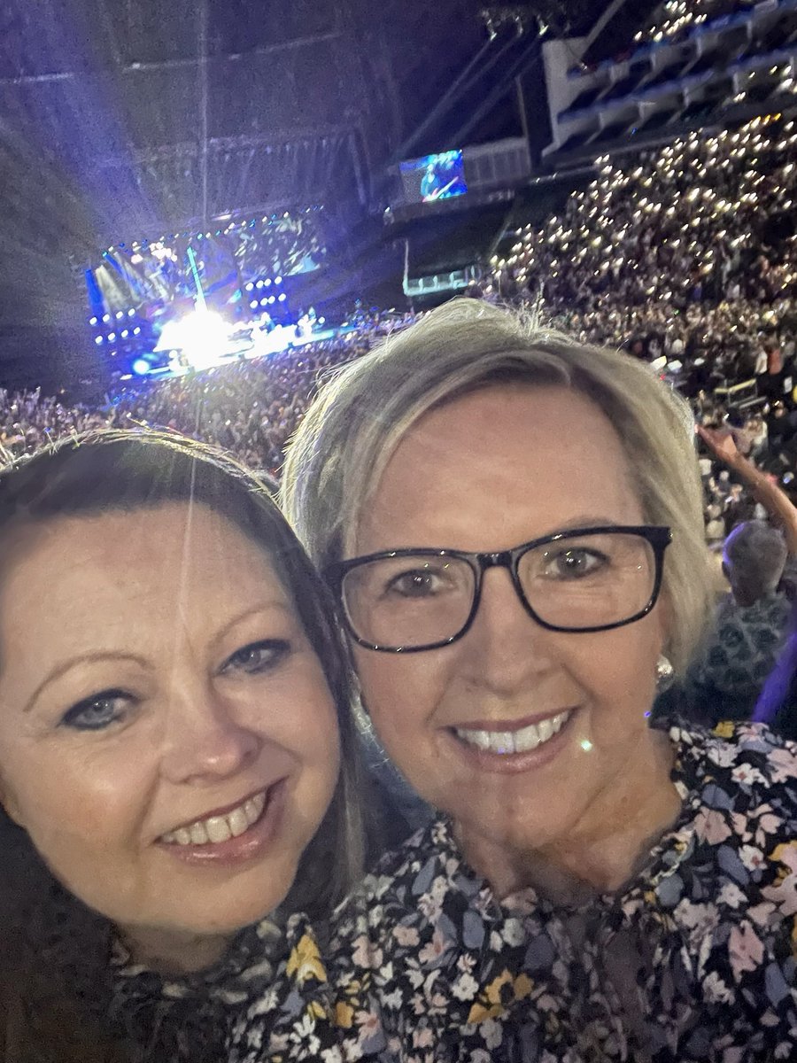 Had brilliant night <a href="/duranduran/">Duran Duran</a> Amazing energy &amp; a truly professional &amp; hugely entertaining show - we just smiled &amp; sang the whole way through - transported back to our youth ❤️