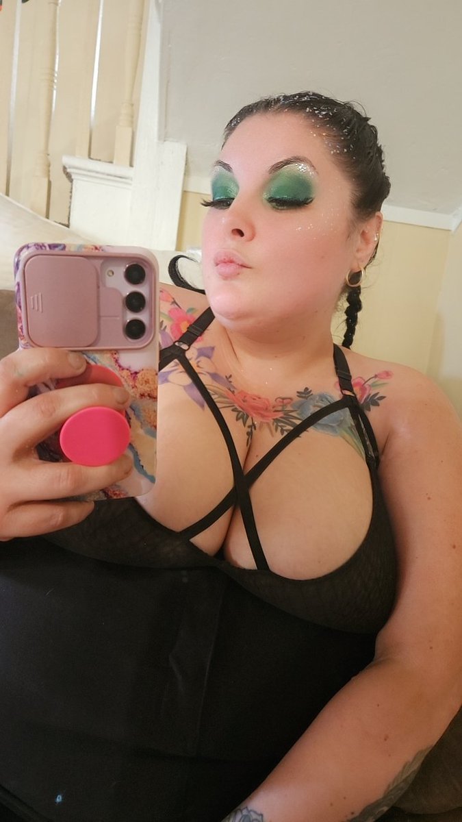mistresssilverx's tweet photo. @BrianBr01490999 haiiiii bby 😘 https://t.co/Fd6sMn3ow0
