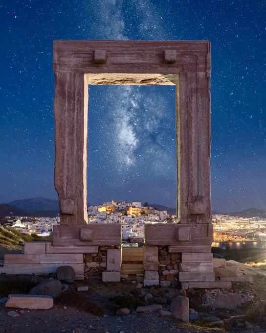 Poesiaitalia's tweet photo. La porta del tempio di Apollo (detta anche "Portara") uno dei luoghi più fotogenici delle Cicladi. Grecia https://t.co/OVlZWAaEJT