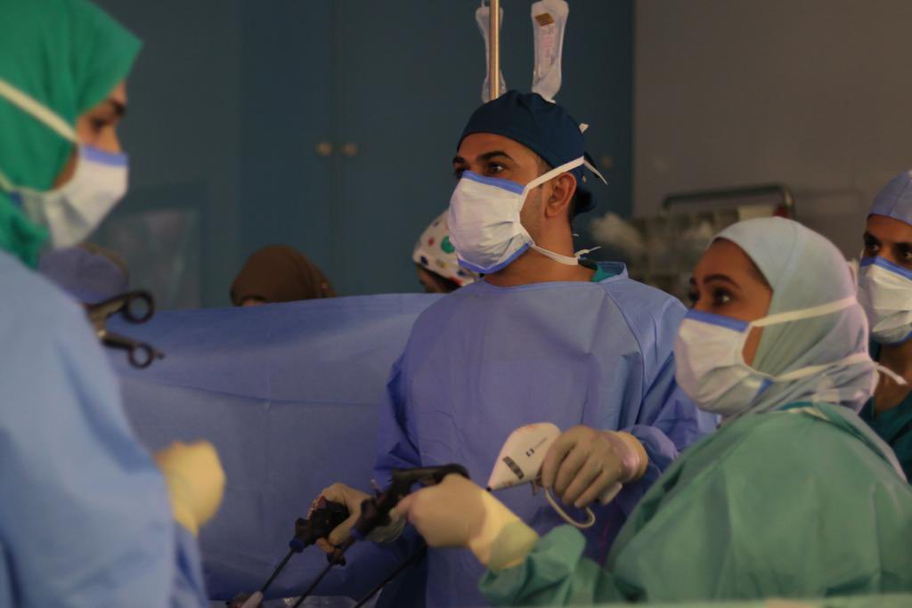 dr_maha_shaibi's tweet image. منذ ان بدأنا في مارس الماضي الى الان قام فريق جراحه الجهاز الهضمي ولله الحمد بحوالي ٢٥٤ عمليه جراحيه للسرطان استغرقت قرابه ٤٠٠ ساعه عمل. شكر كبير لفريق التخدير و التمريض والجراحة على تمكين هذا الانجاز و نطمح بمضاعفة الجهد والانتاج في العام المقبل ان شاء الله #surgonc #leadership