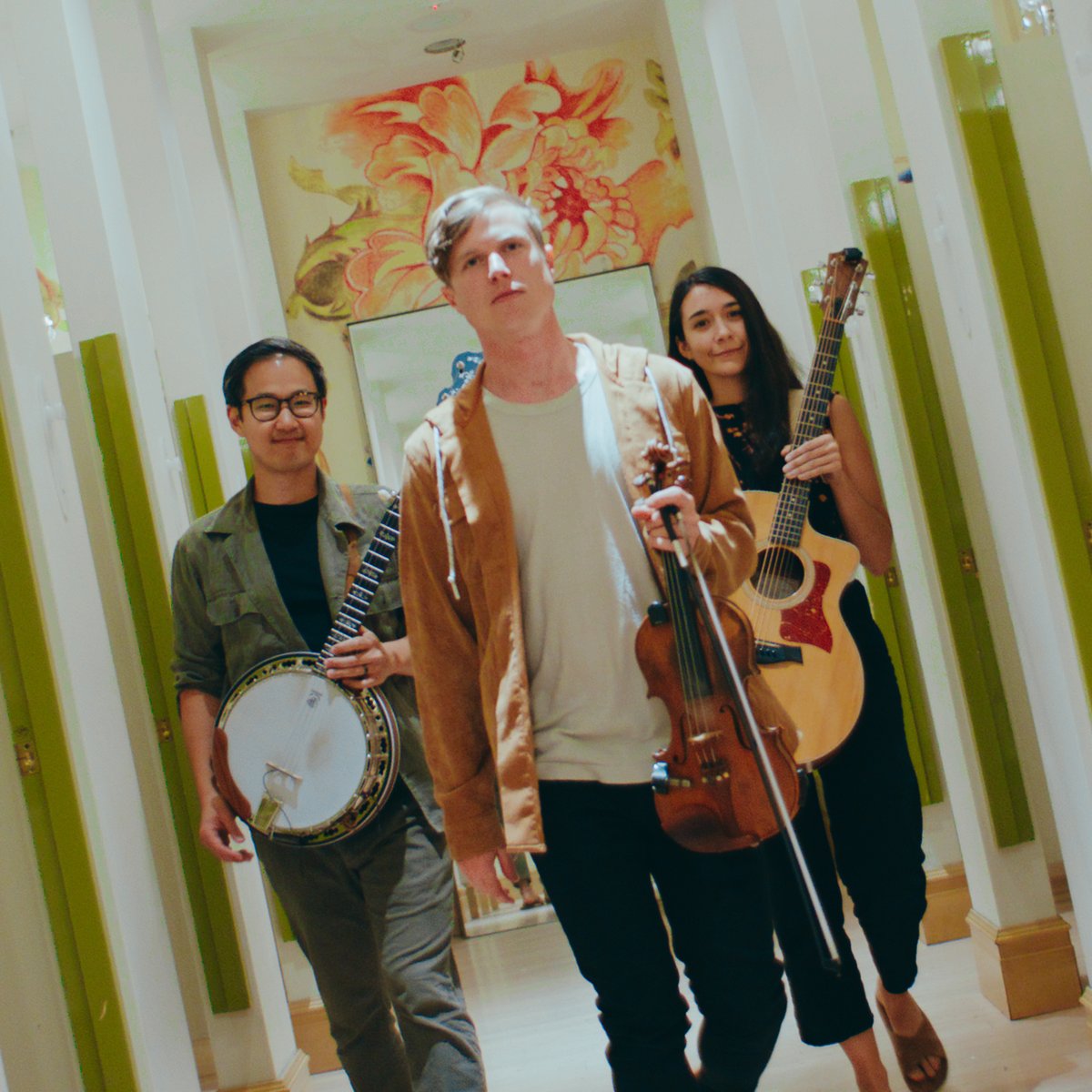 streetlightcade's tweet photo. 🪕🎻🎸 https://t.co/SPyn9r8wn0