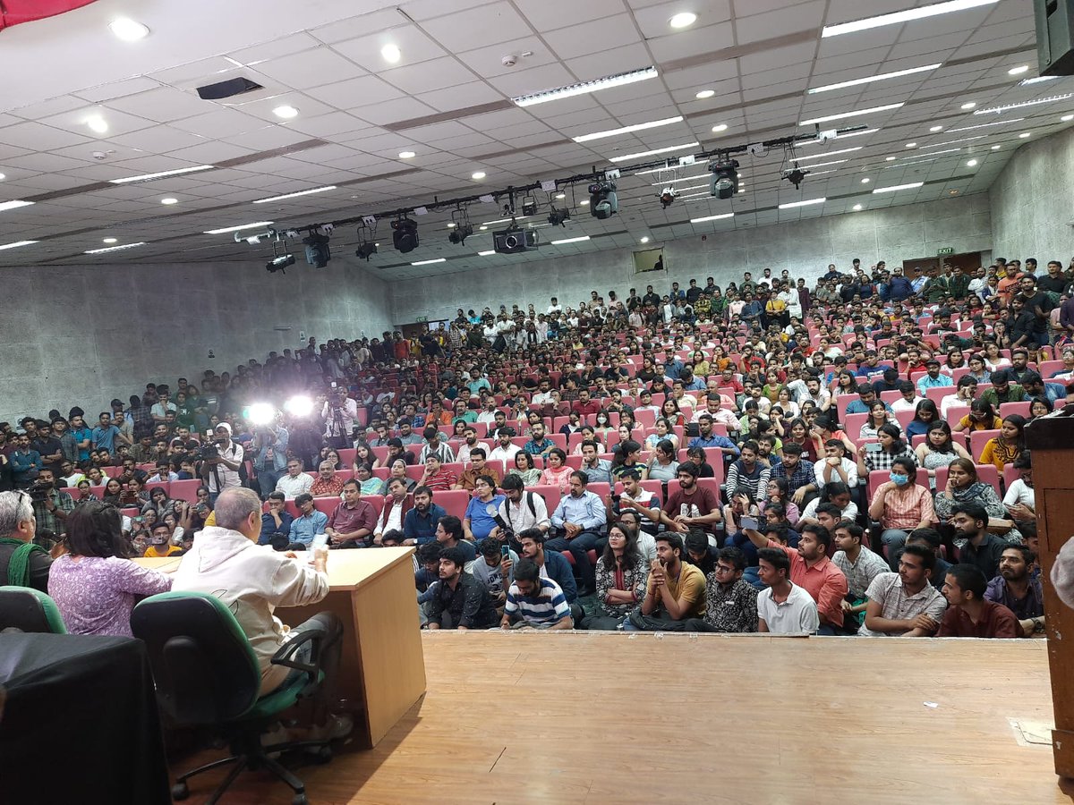 jnutf19's tweet photo. #TheKeralaStory premiere at JNU has received tremendous response. Do watch it before having an opinion about it. A wonderful movie on a daring subject. Spine-chilling realistic acting by the star cast. https://t.co/rxr36halgs