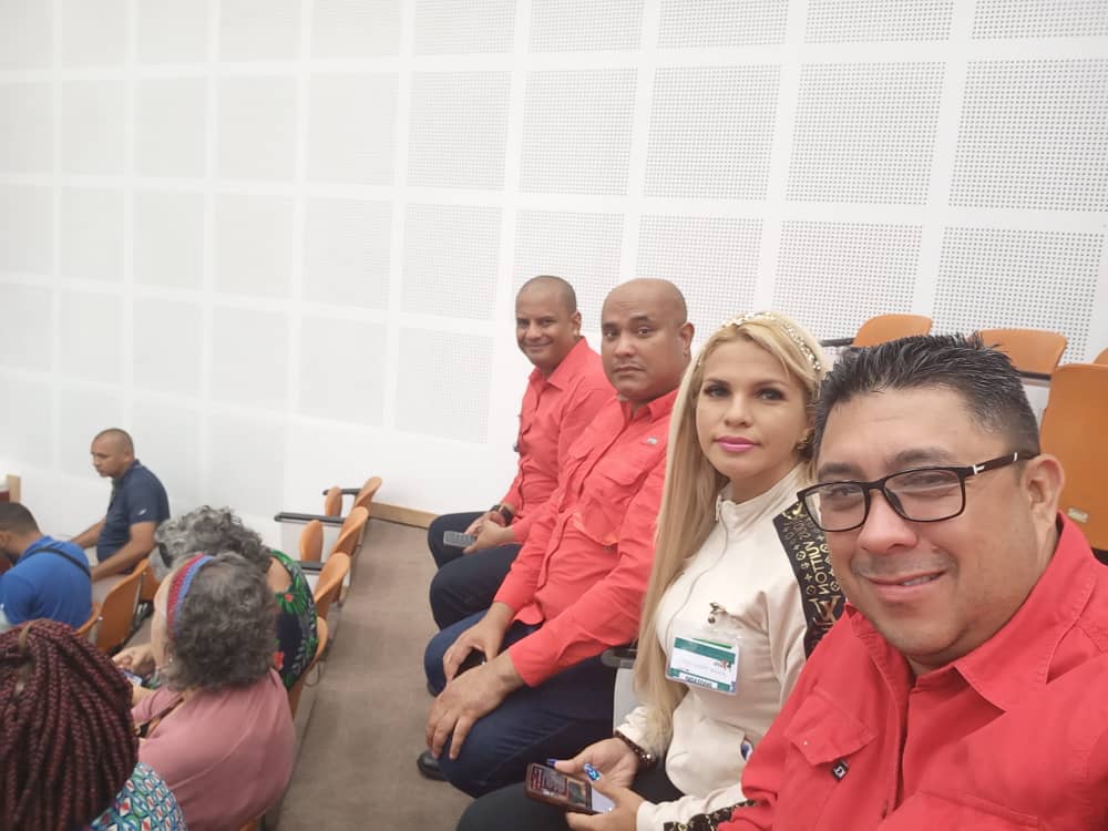 Concejo_ccs's tweet image. Delegación Venezolana se distribuyó en las mesas técnicas para dar los aportes necesarios en el Encuentro Internacional que se desarrolla en la Habana, Cuba

@jimmygudino 

#TrabajadoresConMaduro #2May