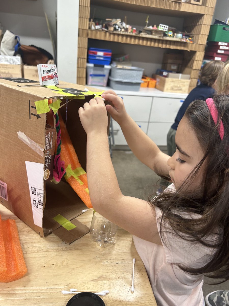 atlantaSTEAM's tweet image. #tinkering with forces, balance, motion -making #cardboardengineering marble runs #upcycling #prototype #PYP #inquirymindset ⁦@AISLearns⁩ #aisSTEAM