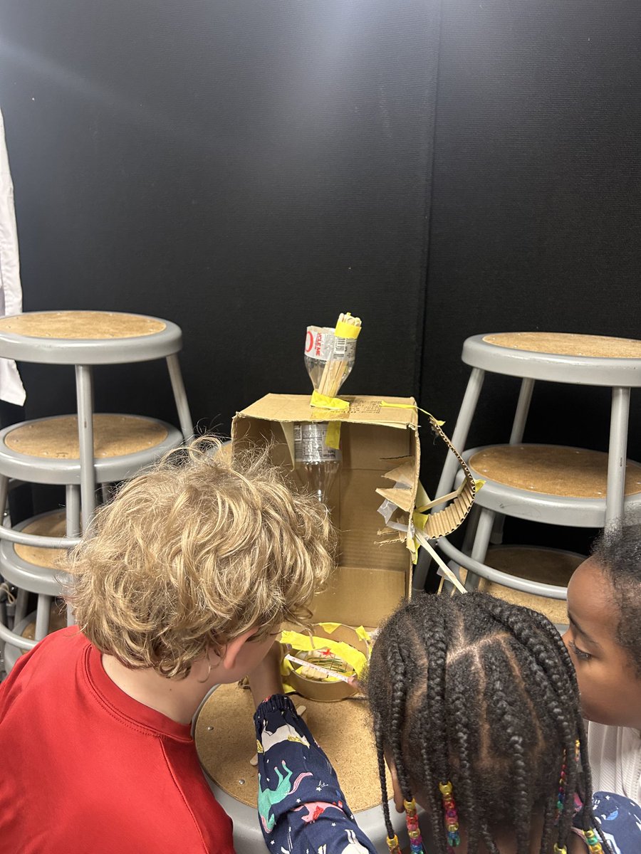 atlantaSTEAM's tweet image. #tinkering with forces, balance, motion -making #cardboardengineering marble runs #upcycling #prototype #PYP #inquirymindset ⁦@AISLearns⁩ #aisSTEAM