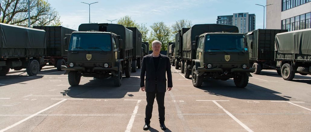 Euro_Solidarity's tweet photo. Прискорюємось: Порошенко везе військовим 25 одиниць техніки – тягачі, автомайстерні та мобільні лазні
https://t.co/3JmjDliqZ0 https://t.co/o6AcIQ2z76