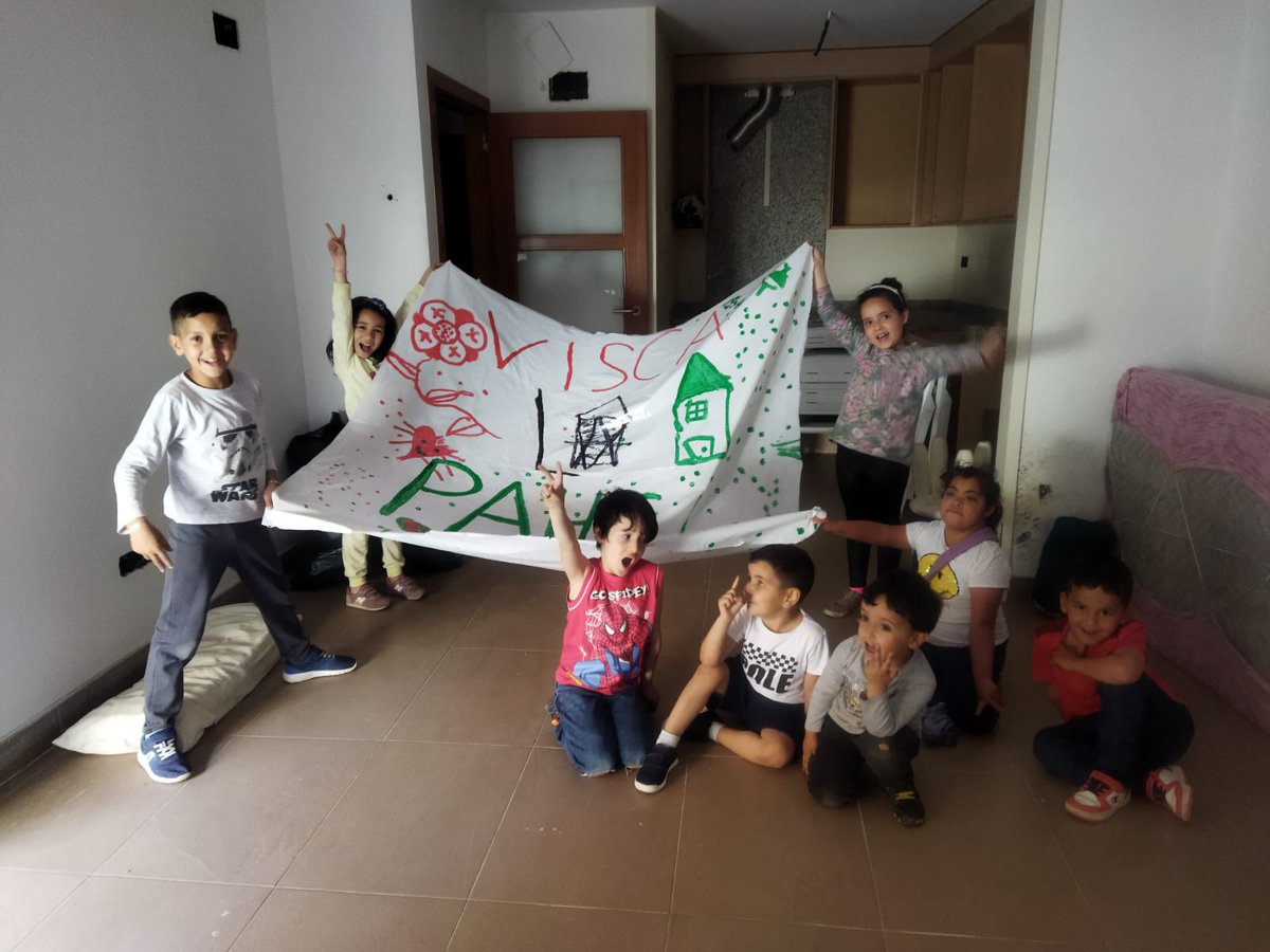 Des de l’escola popular donem suport a l’alliberament del Bloc 9 de la <a href="/PAHCBages/">PAHC Bages</a>! 💚. 

Prenem el que és nostre: aigua, llum i sostre!