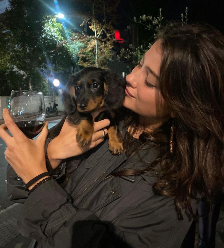 ᅠ

⠀ᅠ
⠀ᅠ         𝗉𝗈𝖾́𝗌𝗂𝖾 𝗆͟𝗈͟𝗋͟𝗍͟𝖾𝗅𝗅𝖾 
            the unbroken one.
            
⠀ᅠ
⠀ᅠ

⠀