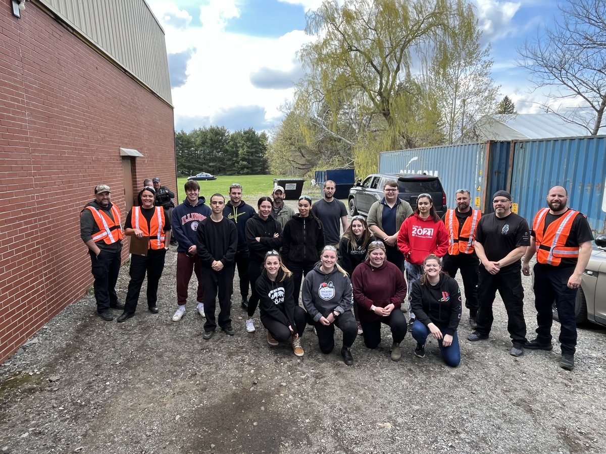 Gananoque Police (@gananoquepolice) on Twitter photo A big thank you to our fantastic volunteers from St. Lawrence College!
They dedicated their time over the last couple weeks, playing a very important role in our annual training, alongside <a href="/BPS_News/">Brockville Police Service</a> and <a href="/smithsfallsps/">Smiths Falls Police Service</a>
#gananoquepoliceservice #stlawrencecollege A big thank you to our fantastic volunteers from St. Lawrence College!
They dedicated their time over the last couple weeks, playing a very important role in our annual training, alongside <a href="/BPS_News/">Brockville Police Service</a> and <a href="/smithsfallsps/">Smiths Falls Police Service</a>
#gananoquepoliceservice #stlawrencecollege