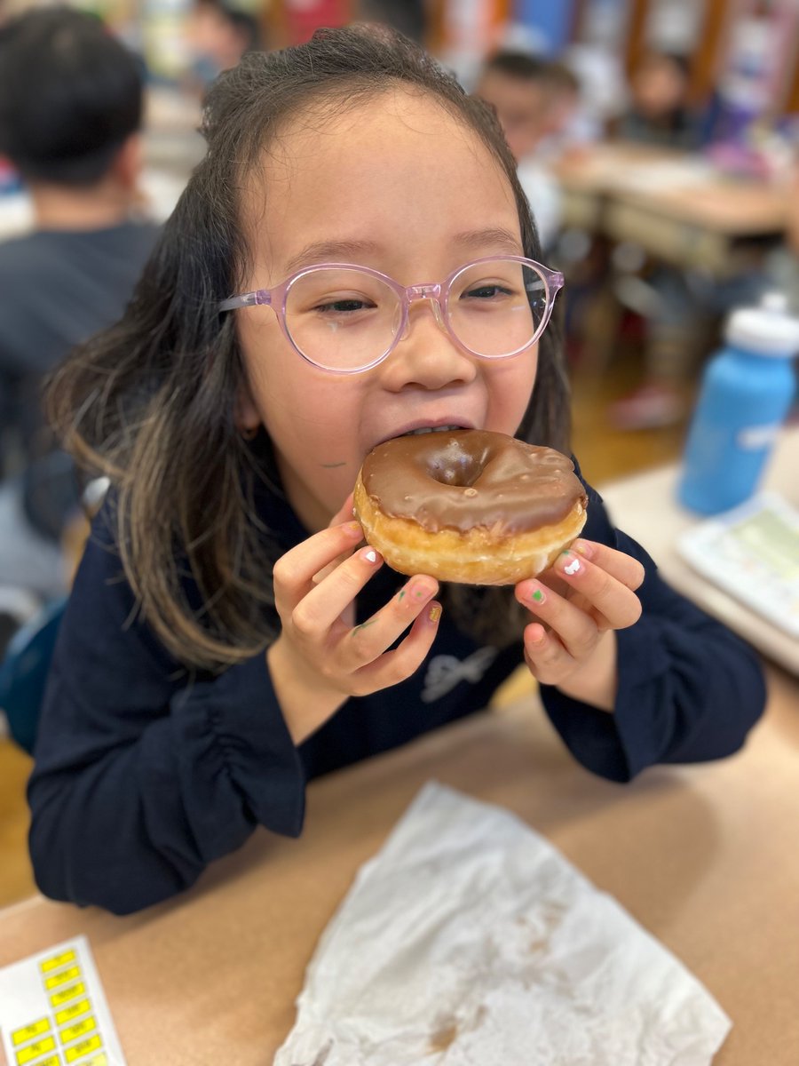 RodriguesPS159's tweet photo. A huge shoutout to @PS18_PTA and @PS18_Winchester for their @krispykreme Fundraiser.  They say, “You can't buy happiness, but you can buy donuts. And that's kind of the same thing.” I love supporting for such a great cause 🍩 and my scholars enjoyed their treats! https://t.co/PhyWEGrEyf