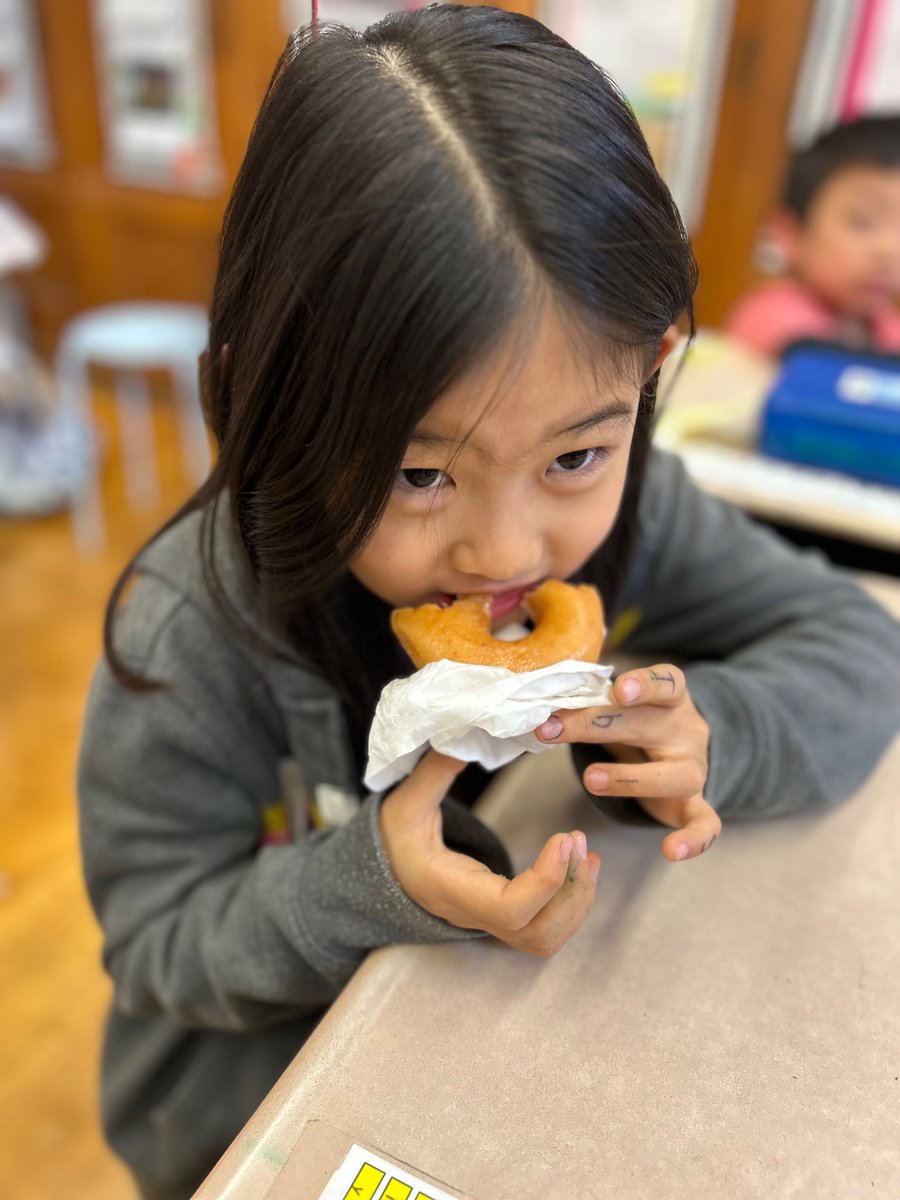 RodriguesPS159's tweet photo. A huge shoutout to @PS18_PTA and @PS18_Winchester for their @krispykreme Fundraiser.  They say, “You can't buy happiness, but you can buy donuts. And that's kind of the same thing.” I love supporting for such a great cause 🍩 and my scholars enjoyed their treats! https://t.co/PhyWEGrEyf