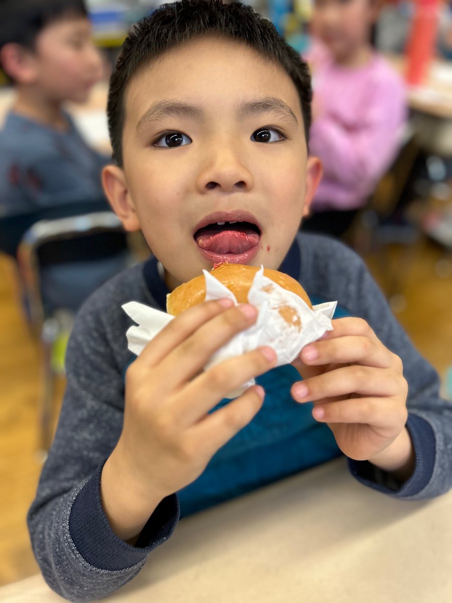 RodriguesPS159's tweet photo. A huge shoutout to @PS18_PTA and @PS18_Winchester for their @krispykreme Fundraiser.  They say, “You can't buy happiness, but you can buy donuts. And that's kind of the same thing.” I love supporting for such a great cause 🍩 and my scholars enjoyed their treats! https://t.co/PhyWEGrEyf