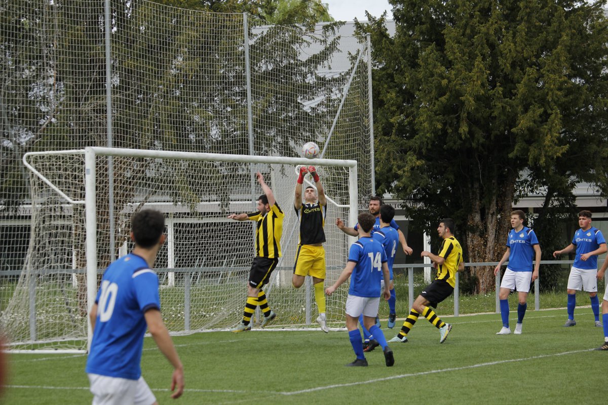 Nela_CF's tweet photo. 🟢 PROMESAS / Gran partido de los nuestros que consiguieron una victoria notable. En el minuto 28 Unai Perea abrió la lata con un golazo de falta y Ney de penalti hizo el quinto gol cerrando la cuenta en el 68'. ¡Goleada, 3 puntos y a por las últimas jornadas!

#Promesas https://t.co/t5irItAw6Y