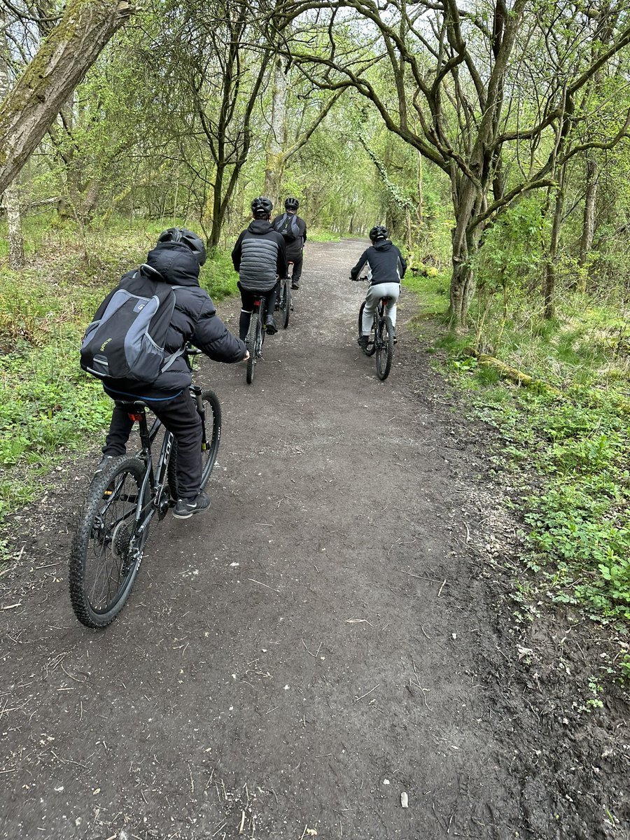 clackscsss's tweet photo. Today the SWAP group went for a bike ride around Gartmorn Dam and over to Clackmannan #Teamcsss #localcycle @claxyouthvoice https://t.co/H6FPD4bbFS