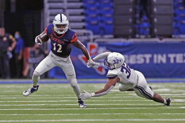 jamal_frilot's tweet photo. #AGTG After a great talk with @CoachJP3 I’m happy to announce I’ve earned an offer from the University of Texas-San Antonio #BirdsUp🤙🏾 https://t.co/YtcBKZvv7d