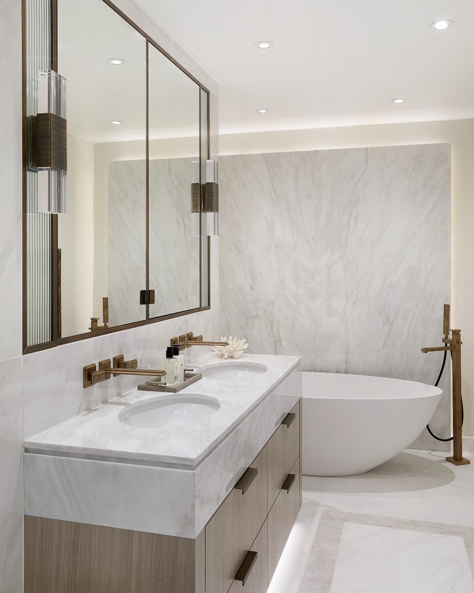 Gorgeous bathroom set up from @rachelwinhaminteriordesign featuring our San Francisco wall lights from the Art Deco collection. Available in 2 different glass types and 6 different metal finishes - something for everyone!
•
•
•
Head to our website to see the full collection.