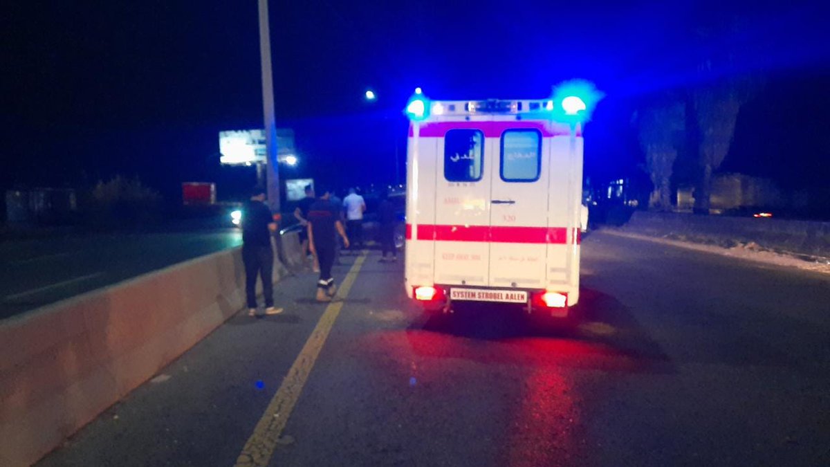 سيارة جيب نوع "تويوتا" إصطدمت بالحائط الإسمنتي على أوتوستراد جبيل ، ما أدّى الى تحطّمها إلى إثنين، وإصابة السائق بجروح طفيفة