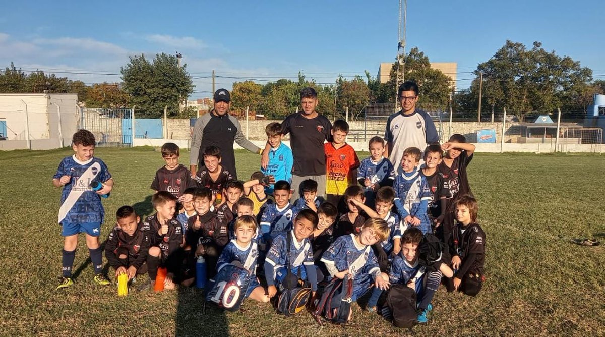 clubbenhur's tweet photo. ⚽️#Infantiles. Este fin de semana, los #Lobitos participaron del torneo organizado por Peñarol. La #BH estuvo presente con 12 equipos. Se destacan el 2º puesto en Copa de Oro para la #Cat2012 y el 1º en Copa de Plata para la #Cat2015.
#VamosBenHur 🔵⚪🔵 https://t.co/oEtWFvk6CE