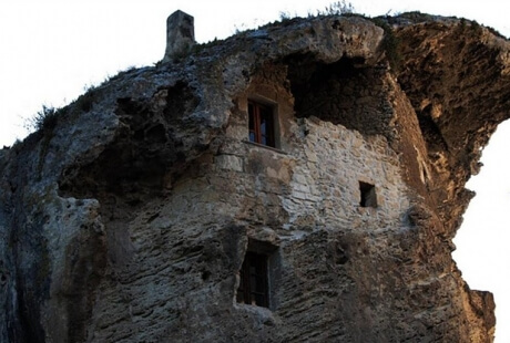 Oggi, ore 21, si terrà l'introduzione al viaggio culturale in #Sardegna: “Alla scoperta della Sardegna misteriosa, tra i giganti di pietra e le case delle fate”.
A cura di Maria Longhena

#storia #archeologia #cultura