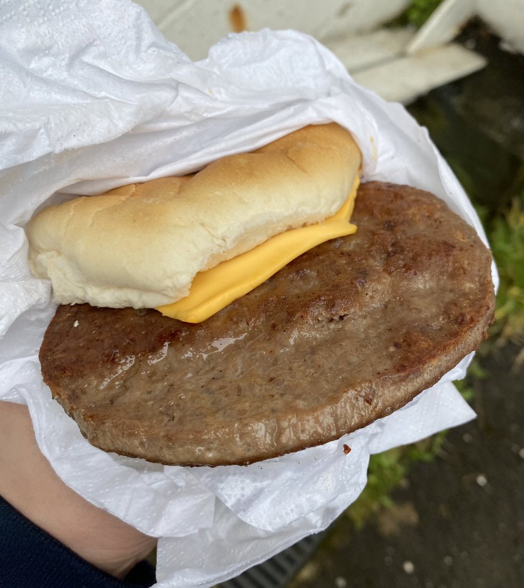 Cheeseburger at Hartlepool United (@Official_HUFC) 

💷 £3.90