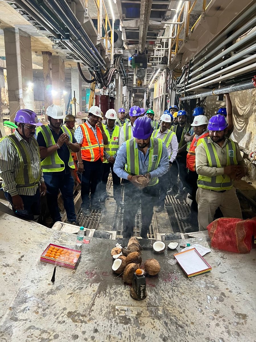 The second of two #Robbins 6.65 m diameter EPBs is now boring after a site acceptance ceremony at Agra Metro in India. The machine will join a first TBM boring a parallel 1.3 km long tunnel in soft soils for contractor SAM India and owner Uttar Pradesh Metro Rail Corporation Ltd.