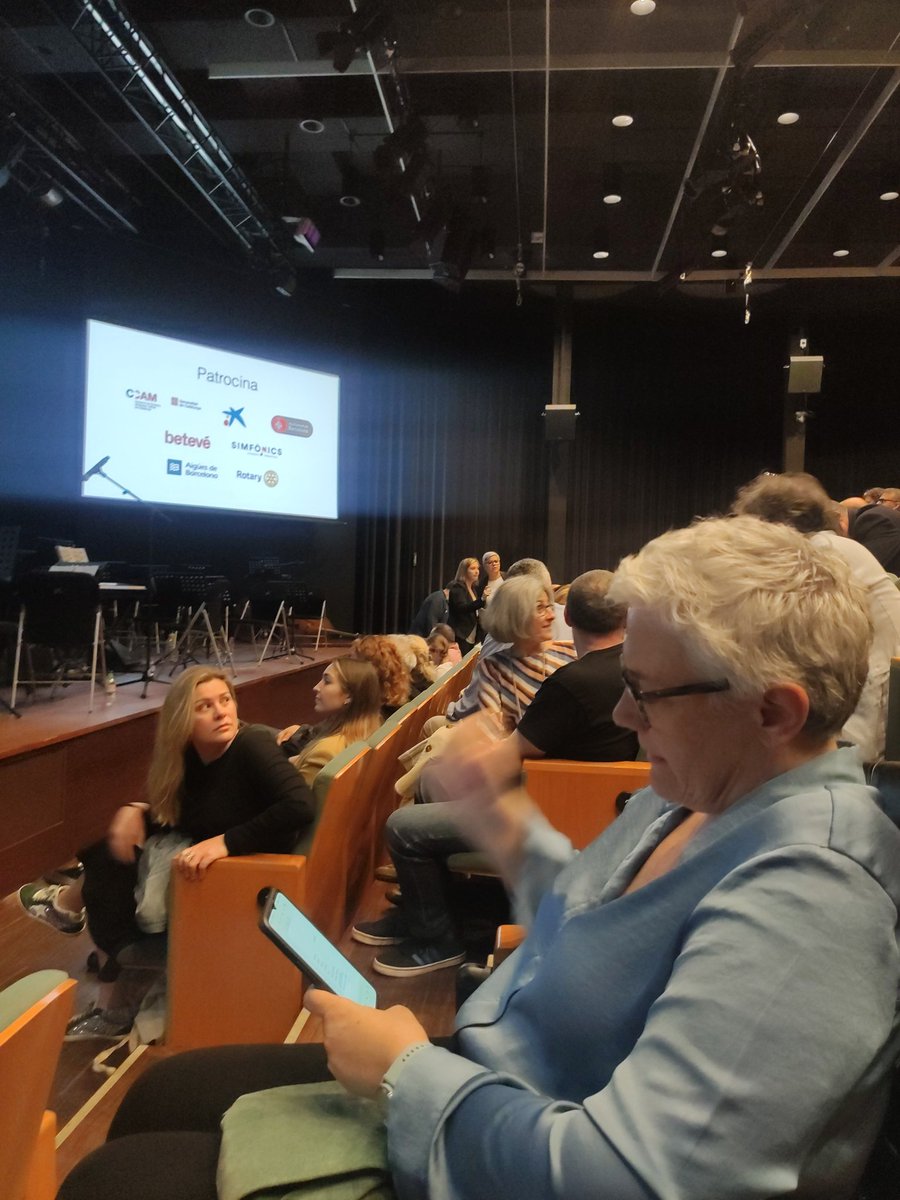 jordi_folck's tweet image. A punt de #Barcelonashopping de @CreuCobertaShop  al @CaixaForum presentar per @Alberttorras i amb @Riedweg en la càmara i els concursants en l'acció #PremisHermes del Comerç
Cal activar el comerç pels camins de la Cultura. Perquè el comerç és la  primera força de Catalunya!